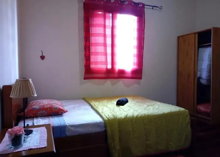 Welcoming House In Santa Cruz With Garden Of 269 M² Prázdninový dům Santa Cruz (Madeira)