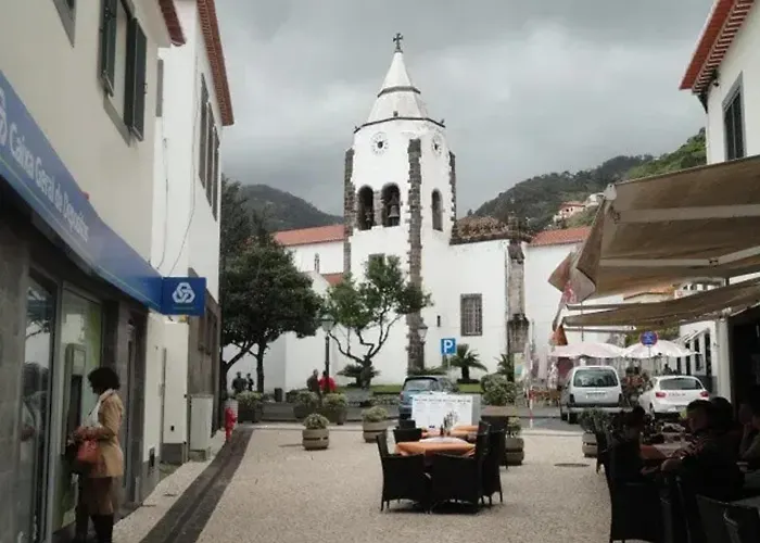 Welcoming House In Santa Cruz With Garden Of 269 M² * Santa Cruz (Madeira)