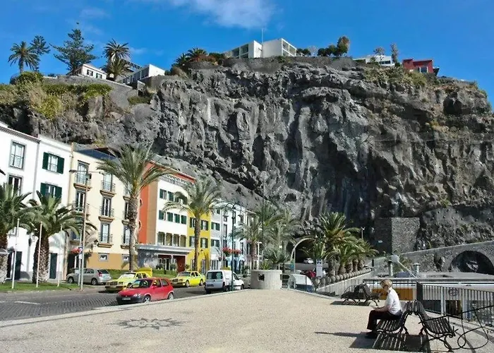 Welcoming House In Santa Cruz With Garden Of 269 M² Santa Cruz (Madeira)