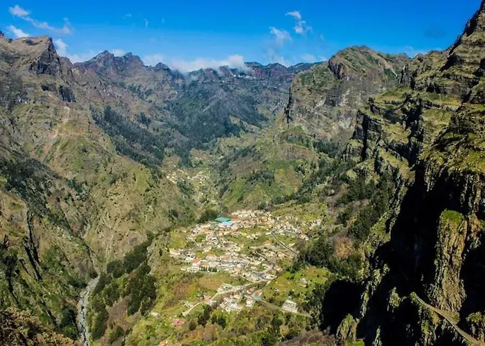 Дом отдыха Welcoming House In Santa Cruz With Garden Of 269 M²