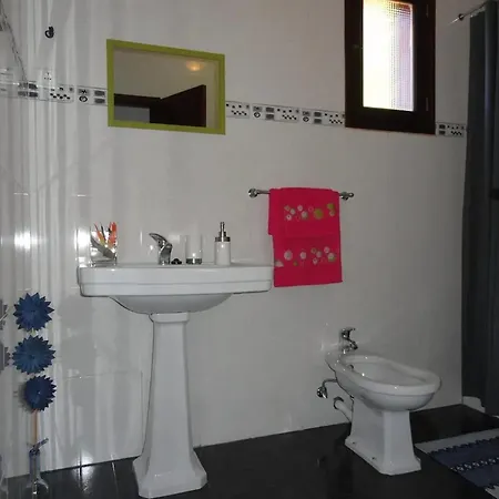 Welcoming House In Santa Cruz With Garden Of 269 M² *