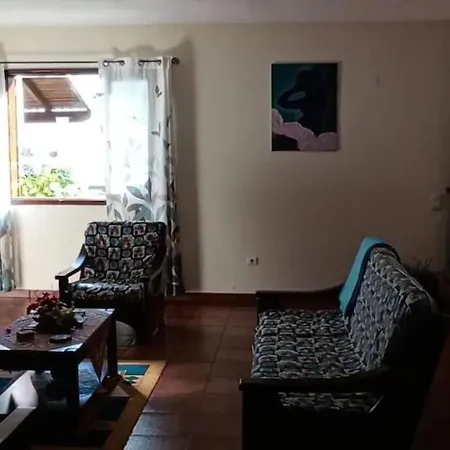 Welcoming House In Santa Cruz With Garden Of 269 M² 4*