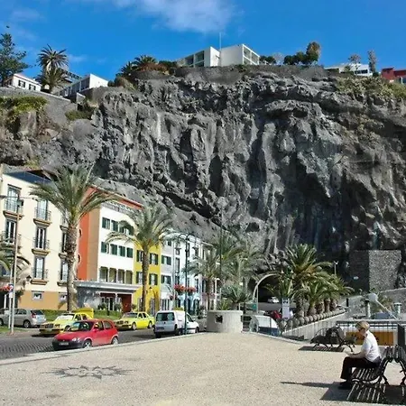 Welcoming House In With Garden Of 269 M² Santa Cruz (Madeira)