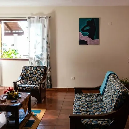 Welcoming House In With Garden Of 269 M² Сasa de vacaciones Santa Cruz (Madeira)