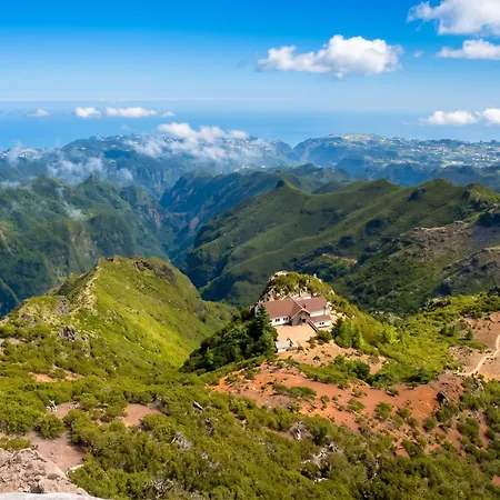 Welcoming House In With Garden Of 269 M² Santa Cruz (Madeira)